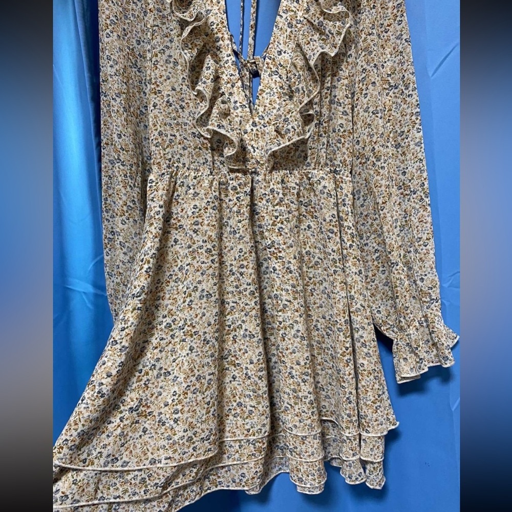 Prettylittlething dress
Size 6
Super cute
New - Picture 10 of 11
